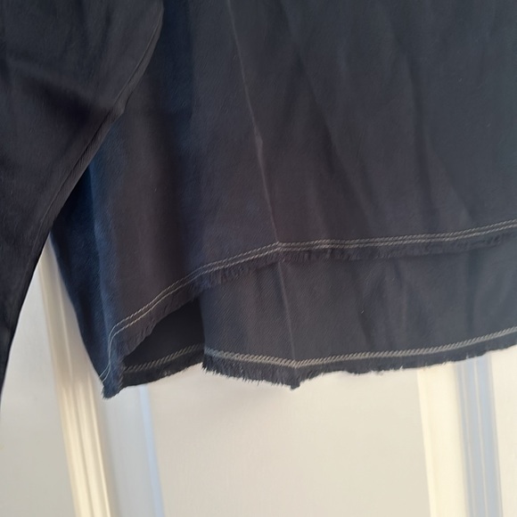 Lanston 100% Viscose Sateen High Low Top - Black - Medium - Picture 9 of 9